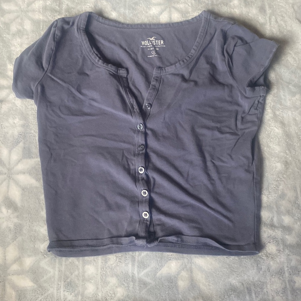 Hollister must have collection baby tee size  small